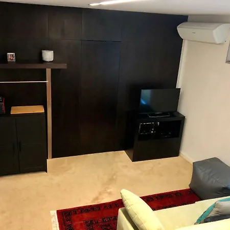 Rooftop Studio In The City Center شقة